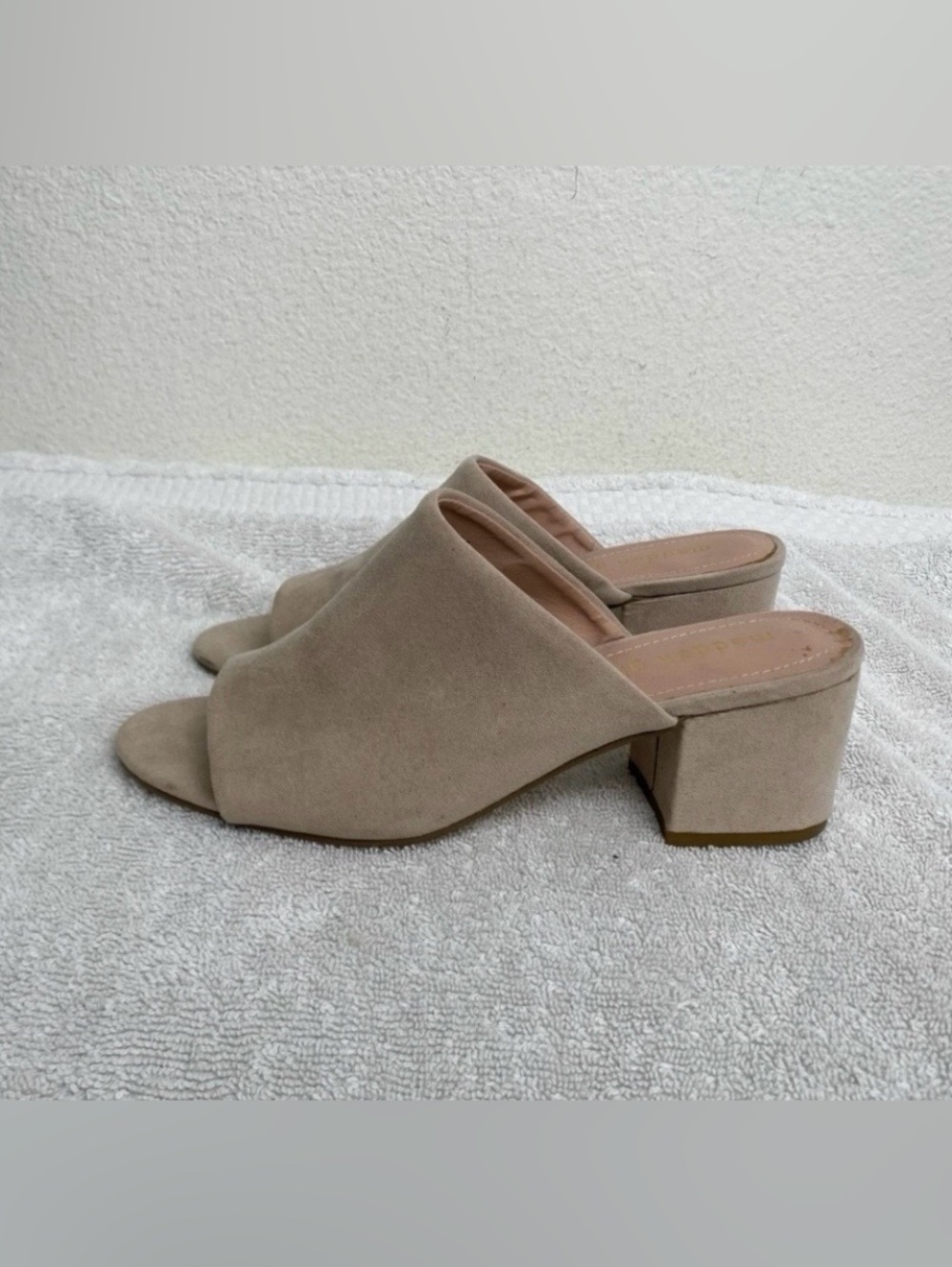Madden Girl Womens Nude Faux Suede Lorna Peep Toe Chunky Heel Mule Size 6.5 Boho